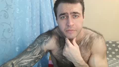 Snapshot of aaron_royal chatting on 02/22/25, 06:08 Davin tayl online show from 02/22/25, 06:08