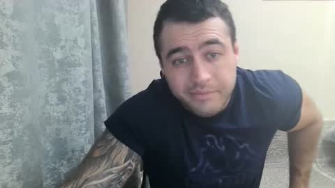 Snapshot of aaron_royal chatting on 09/16/25, 04:41 Davin tayl online show from 09/16/25, 04:41