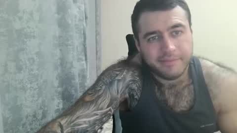 Snapshot of aaron_royal chatting on 09/19/25, 04:29 Davin tayl online show from 09/19/25, 04:29