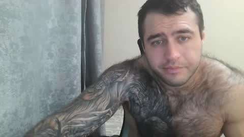 Snapshot of aaron_royal chatting on 09/27/25, 04:39 Davin tayl online show from 09/27/25, 04:39