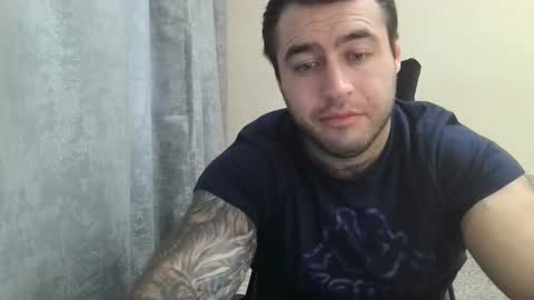 Snapshot of aaron_royal chatting on 09/30/25, 04:06 Davin tayl online show from 09/30/25, 04:06