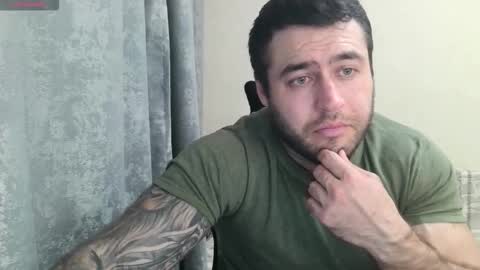 Snapshot of aaron_royal chatting on 10/06/25, 05:10 Davin tayl online show from 10/06/25, 05:10