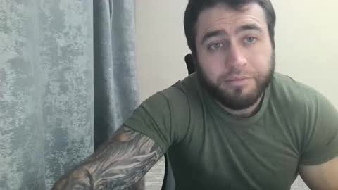 Snapshot of aaron_royal chatting on 10/26/25, 06:25 Davin tayl online show from 10/26/25, 06:25