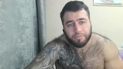 Snapshot of aaron_royal chatting on 10/31/25, 05:03 Davin tayl online show from 10/31/25, 05:03