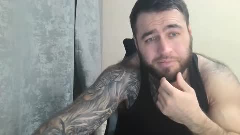 Snapshot of aaron_royal chatting on 11/02/25, 05:04 Davin tayl online show from 11/02/25, 05:04