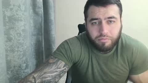 Snapshot of aaron_royal chatting on 11/04/25, 04:39 Davin tayl online show from 11/04/25, 04:39