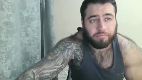 Snapshot of aaron_royal chatting on 11/15/25, 05:42 Davin tayl online show from 11/15/25, 05:42