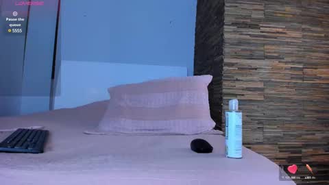 Snapshot of aaron_tate chatting on 02/27/25, 06:50 Aaron Tate online show from 02/27/25, 06:50