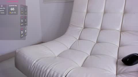 Snapshot of aaron_tate chatting on 11/25/25, 12:43 Aaron Tate online show from 11/25/25, 12:43