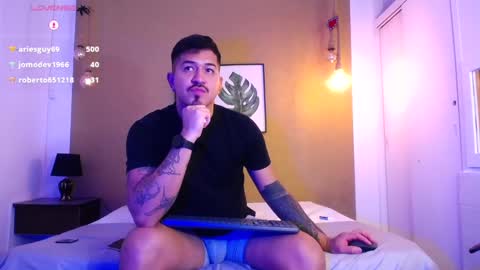 Snapshot of aaron_williams09 chatting on 03/07/25, 09:51 Your aron online show from 03/07/25, 09:51