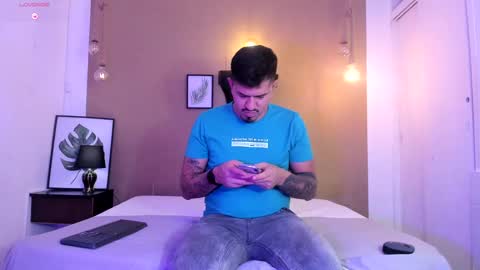 Snapshot of aaron_williams09 chatting on 03/09/25, 03:54 Your aron online show from 03/09/25, 03:54