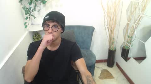 Snapshot of aaronbeer_ chatting on 02/09/26, 11:58 Aaron online show from 02/09/26, 11:58