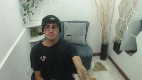 Snapshot of aaronbeer_ chatting on 02/11/26, 11:26 Aaron online show from 02/11/26, 11:26