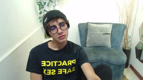 Snapshot of aaronbeer_ chatting on 03/02/26, 12:01 Aaron online show from 03/02/26, 12:01