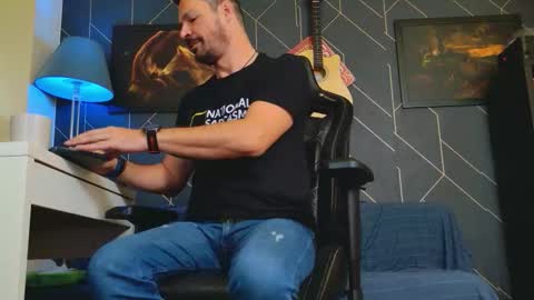 Aaron online show from 10/14/25, 06:25