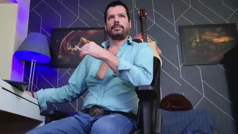 Aaron online show from 12/01/25, 05:45