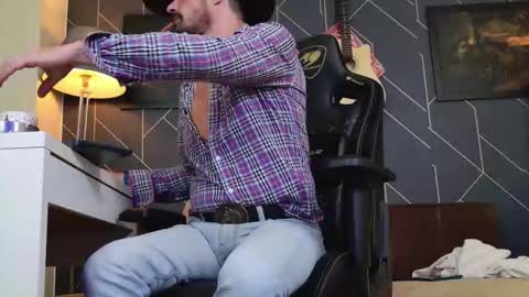 Aaron online show from 12/13/25, 07:53