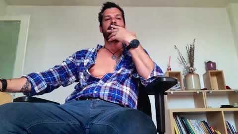 Snapshot of aaronbomer chatting on 05/04/26, 07:04 Aaron online show from 05/04/26, 07:04