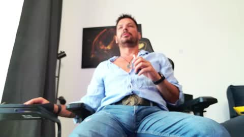 Snapshot of aaronbomer chatting on 07/24/26, 04:10 Aaron online show from 07/24/26, 04:10