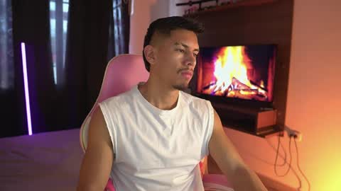Snapshot of aaronfox_ chatting on 05/05/26, 02:58 AARON online show from 05/05/26, 02:58