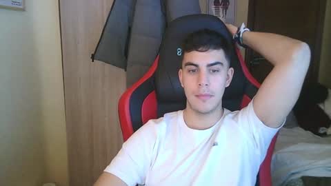 Snapshot of aaronlavine chatting on 12/23/24, 03:33 aaronlavine online show from 12/23/24, 03:33