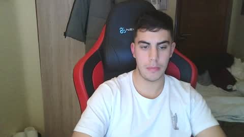 Snapshot of aaronlavine chatting on 12/23/24, 06:37 aaronlavine online show from 12/23/24, 06:37