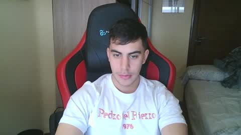 Snapshot of aaronlavine chatting on 02/07/25, 02:15 aaronlavine online show from 02/07/25, 02:15