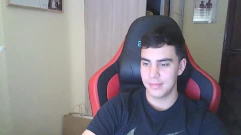 Snapshot of aaronlavine chatting on 02/19/25, 05:49 aaronlavine online show from 02/19/25, 05:49