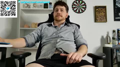 Aaron  online show from 11/23/25, 08:41