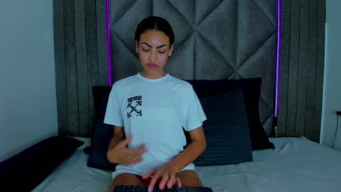 Snapshot of aashleytaylor chatting on 01/21/25, 07:39 AASHLEY online show from 01/21/25, 07:39