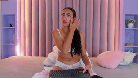 Snapshot of aashleytaylor chatting on 02/02/25, 11:40 AASHLEY online show from 02/02/25, 11:40