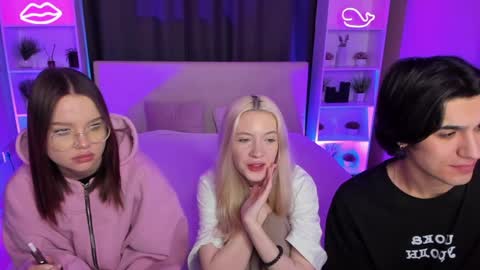 Fiona and Harry online show from 01/25/25, 02:25