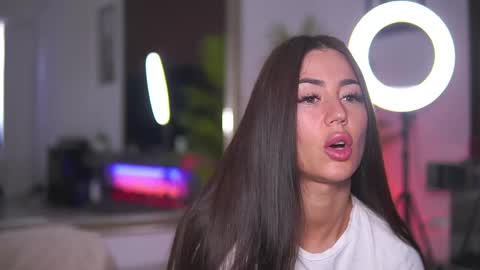 Snapshot of abbela_white chatting on 05/12/26, 06:32 Alexa online show from 05/12/26, 06:32