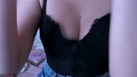 Snapshot of abbie_foxxx chatting on 10/07/25, 07:33 abbie online show from 10/07/25, 07:33