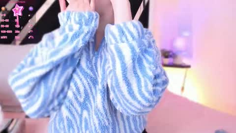 Snapshot of abbie_foxxx chatting on 10/18/25, 07:03 abbie online show from 10/18/25, 07:03