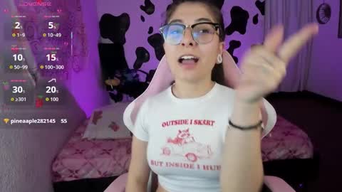 Snapshot of abbie_senjen chatting on 09/19/25, 03:19 April online show from 09/19/25, 03:19