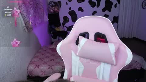 Snapshot of abbie_senjen chatting on 10/06/25, 01:03 April online show from 10/06/25, 01:03