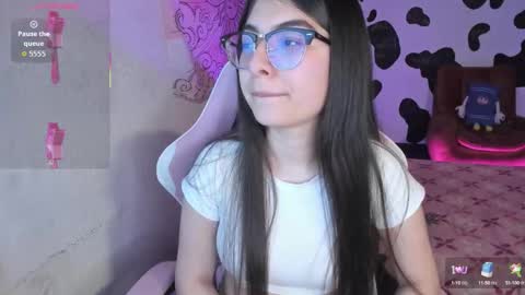 Snapshot of abbie_senjen chatting on 10/15/25, 03:17 April online show from 10/15/25, 03:17