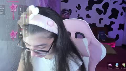 Snapshot of abbie_senjen chatting on 10/22/25, 03:07 April online show from 10/22/25, 03:07