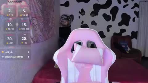 Snapshot of abbie_senjen chatting on 10/31/25, 06:47 April online show from 10/31/25, 06:47