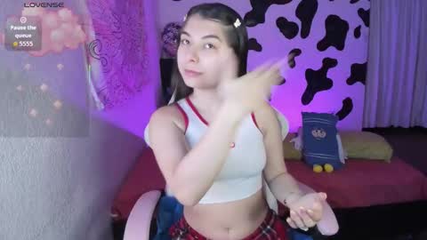 Snapshot of abbie_senjen chatting on 11/18/25, 10:09 April online show from 11/18/25, 10:09