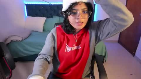 abby_latui online show from 12/22/25, 05:37