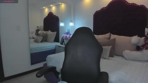 Abby Roux online show from 10/24/25, 03:36