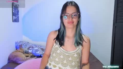 Snapshot of abby_saenz01 chatting on 09/29/25, 06:46 Abby Saenz online show from 09/29/25, 06:46