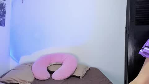 Snapshot of abby_saenz01 chatting on 10/30/25, 10:32 Abby Saenz online show from 10/30/25, 10:32