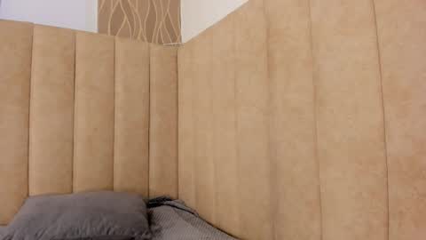 abby_swett1 online show from 12/17/25, 01:17