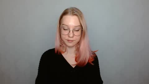 Snapshot of abbymoore__ chatting on 12/16/24, 12:06 Abby Lovense is active online show from 12/16/24, 12:06