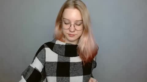 Snapshot of abbymoore__ chatting on 12/28/24, 09:31 Abby Lovense is active online show from 12/28/24, 09:31