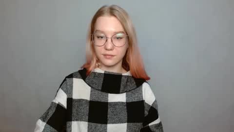 Snapshot of abbymoore__ chatting on 12/28/24, 12:35 Abby Lovense is active online show from 12/28/24, 12:35