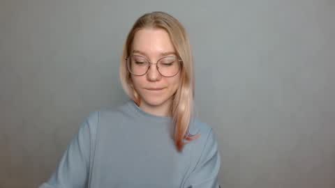 Snapshot of abbymoore__ chatting on 01/08/25, 10:48 Abby Lovense is active online show from 01/08/25, 10:48